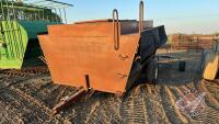 Approx 150 bus creep feeder on wheels, F191