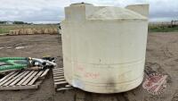 1250 gal poly water tank, F44
