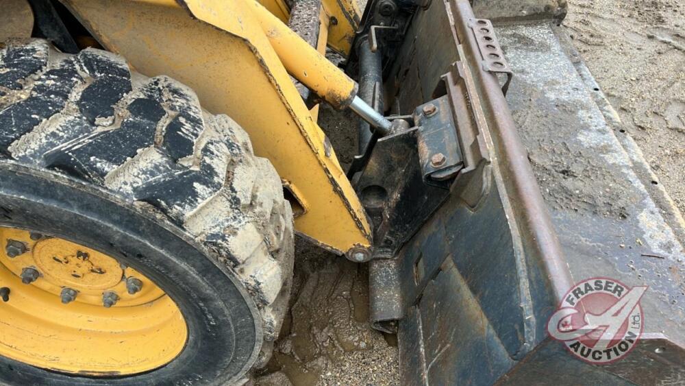 JD 7775 Skidsteer, S/N X040442, F127 **Key - Office**
