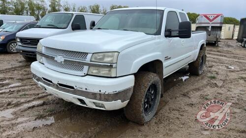 2003 Chevrolet Silverado 2500 HD truck, 138,105 miles showing, REBUILT STATUS, SAFETIED, VIN: 1GCHK29163E266392, F137, Owner: Brett M Peters, Seller: Fraser Auction ___________________________________ **Key + TOD + SAFETY - Office**
