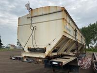 Meridian seed express SR2 1260 on 2016 Crossroads chassis, (UNIT #1) VIN#2C9HSM3SOGM183487, Owner: Heritage COOP 1997 Ltd, Seller: Fraser Auction Service Ltd ____________________________ **TOD + Safety + remote + Key**, H65