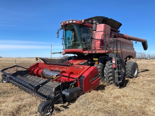 *CaseIH 8230 sp combine w/CaseIH 3016 (15) head, s/nYCG216378