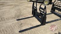48" Pallet forks skidsteer mount, H90