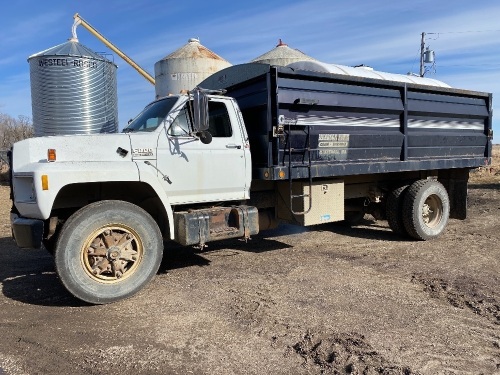 *1989 Ford F-800 s/a grain truck, 397,033 showing, VIN# 1FDXK84A0KVA04805, Owner: 3694306 MB LTD, Seller: Fraser Auction______________ *** TOD, SAFETIED & KEYS***