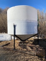 *2300-gal poly Liquid Fertilizer V-Bottom tank w/cradle