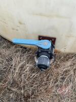1200-gal poly tank with lid, H195 (B)