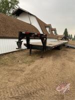 2000 Duncan 32' triple axle flat deck 5th wheel trailer, H48, VIN# 2D9EKA7C6YR060711, Owner: Lonnie D Studer, Seller: Fraser Auction Service Ltd ______________________________________ ***TOD***