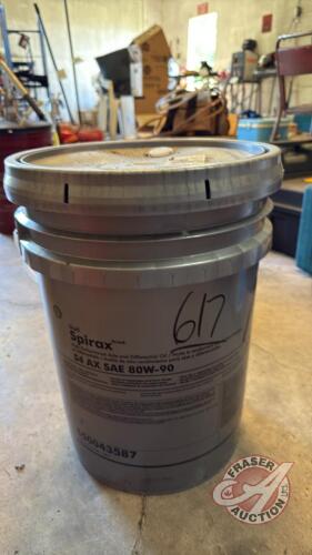 New pail Spriax 80W-90 gear oil