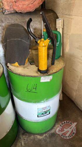 Partial barrel D-MO gold 15W-40 oil w/ barrel pump and jug