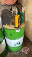 Partial barrel D-MO gold 15W-40 oil w/ barrel pump and jug