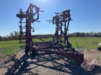 K42 39ft International 5500 chisel plow
