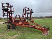 K40 30&rsquo; IH 5600 Tillage