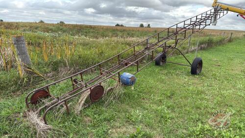 Bale elevator with electric motor