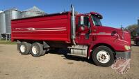 2001 International 9200 tandem axle grain truck, 924,150 kms showing, **SAFETIED**VIN#2HSCEAHR71C018956, OWNER: Allan J Meadows & Garth D Meadows, SELLER: FRASER AUCTION LTD___________________________________________*TOD*
