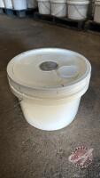 Reliance 2.5-gal feed pail with S/S screen