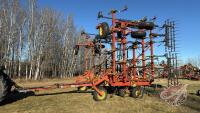 40&rsquo; Bourgault 8800 air seeder