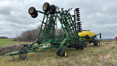 40&rsquo; John Deere 1830 air drill + JD 1910 air cart s/n 720250 drill, s/n 720562 cart
