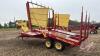 New Holland 1037 Stackliner square bale picker - 11