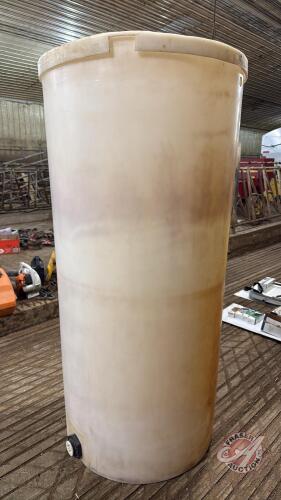 300 gal poly upright water tank