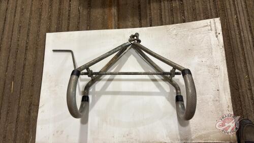 Hip lifting bar