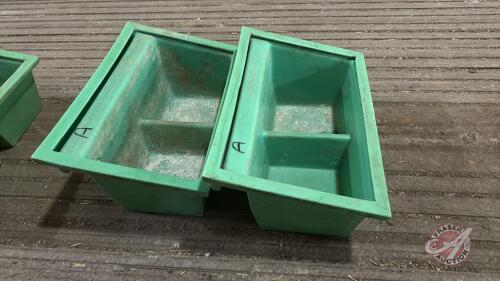 Poly gate hanging trough feeders (A)