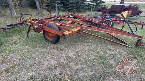11&rsquo; deep tillage w/ Bolt on beaver tail shovels