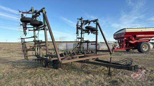 35&rsquo; John Deere 1610 tillage s/n- 016582