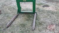 K85. 3pt bale forks