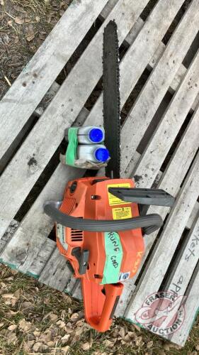 K80. Husqvarna 41 chain saw with chain and oil