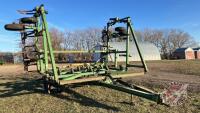 K68. 33' John Deere 1610 cultivator