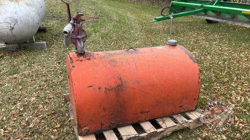 K45. Red skid tank with hand pump