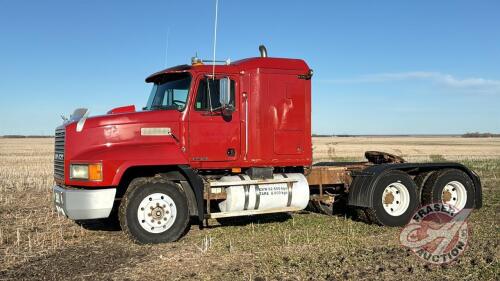 1999 Mack CH613 tandem axle highway truck, 755,923 kms showing, VIN# 1M1AA18Y9XW114197, SAFETIED OWNER: Andrew, SELLER: FRASER AUCTION LTD J Granger