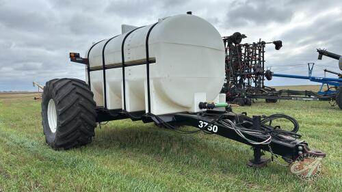 Hydef 3750 gal pull between liquid fertilizer caddy