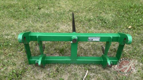 Frontier 3 prong bale fork w/ John Deere quick attach mount, S/N: 1XFAB12GTE0006545