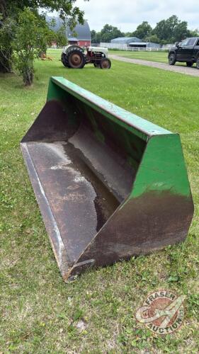 92&rdquo; smooth edge material bucket w/ John Deere quick attach