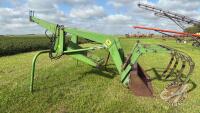 John Deere 48 loader with 5&rsquo; bucket and grapple s/n 029434W