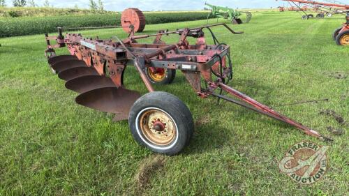 MF #84 5-bottom plow s/n 321-001520