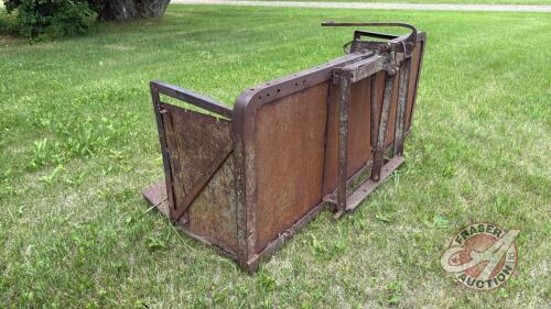 65&rdquo; 3 pt hitch manual dump scraper box
