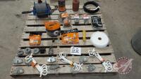 Electric fencing lot. 1 Electric fencing reel, new fencing tape, insulators, etc (Pallet GG)