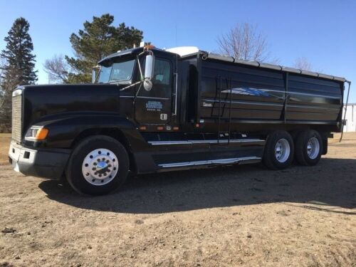 *1992 Freightliner FLD 120 T/A grain truck, 850,562kms showing, VIN#2FUYDDYB0NV485032, SAFETIED, Owner: Cameron J Schweitzer, Seller: Fraser Auction______________, ***TOD, SAFETIED & KEYS***