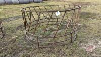 Skirted round bale ring (F)