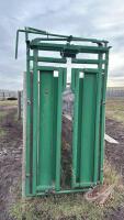 Post mount auto catch headgate