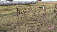 Skirted round bale ring (E)