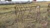 Skirted round bale ring (E)