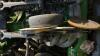 50&rsquo; John Deere 1890 Air disc planter & 1910 430-bushel triple compartment air cart, drill s/n 750451, cart s/n 750336 - 8