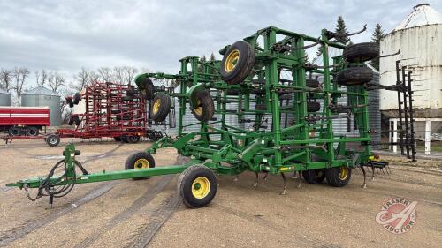50&rsquo; John Deere 2410 soil management chisel plow s/n 752198