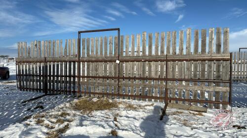 30&rsquo; free standing windbreak panel (J)