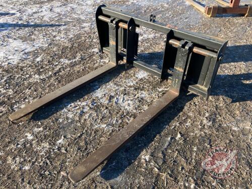 K113. 48" Skid steer pallet forks