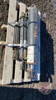 K126. Assortment of hydraulic cylinders