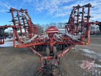 K89. 34' Morris Maxium Air Seeder and Morris 781 Cart